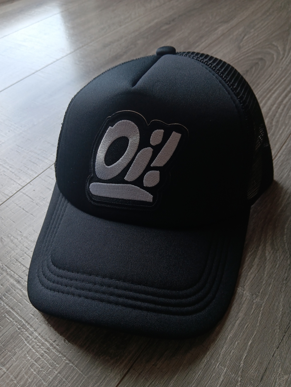 Black Trucker Cap with White 'oi!' Patch